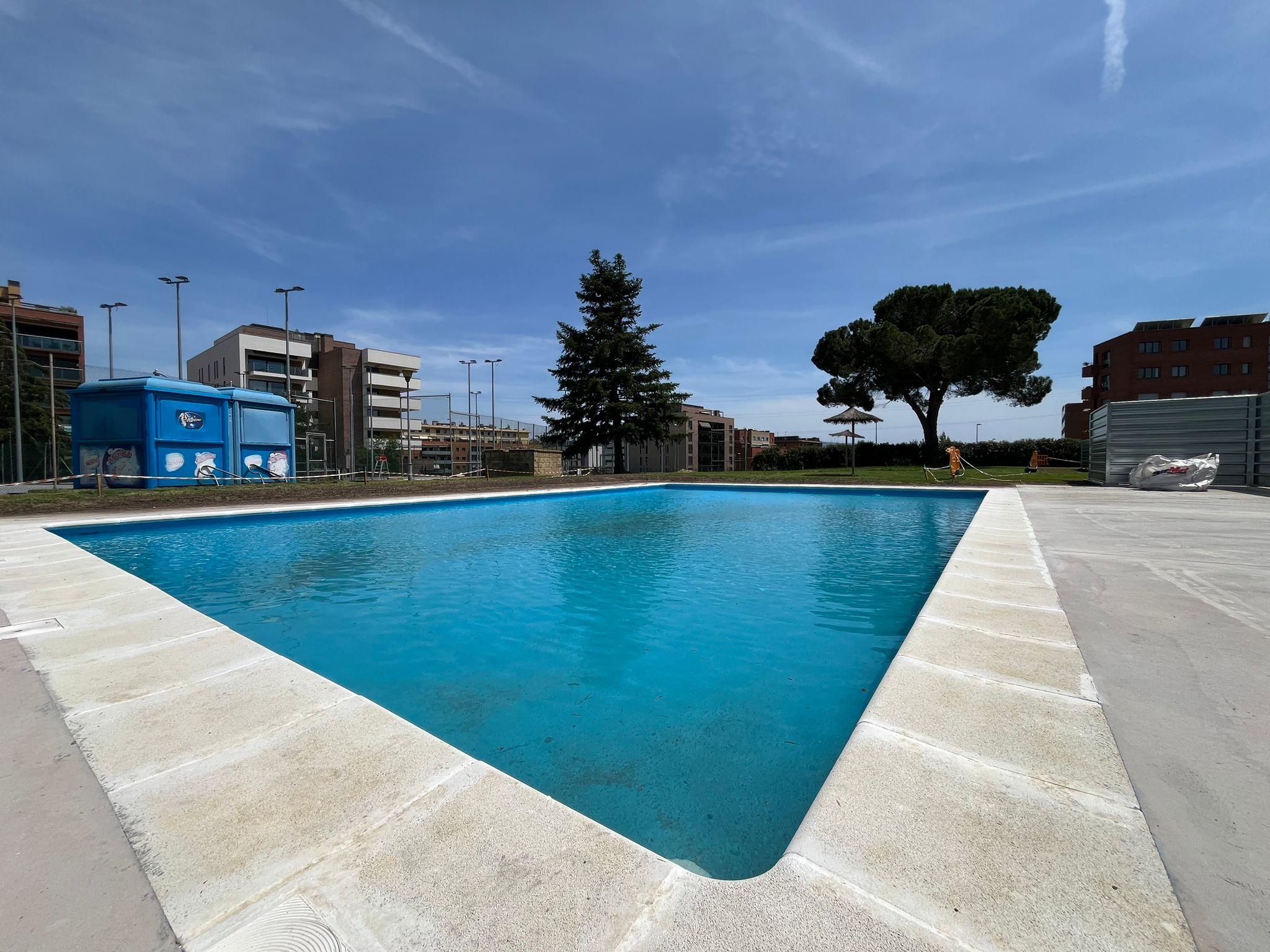 Piscina exterior del CEM Patí Vic